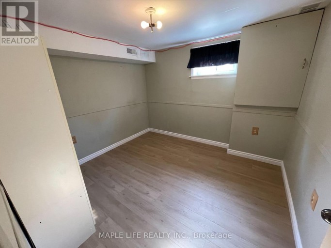 886 SRIGLEY STREET, Newmarket (Gorham-College Manor), Ontario, L3Y1X7