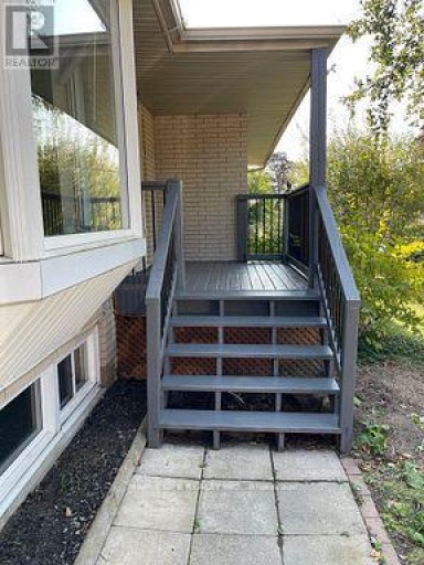 886 SRIGLEY STREET, Newmarket (Gorham-College Manor), Ontario, L3Y1X7