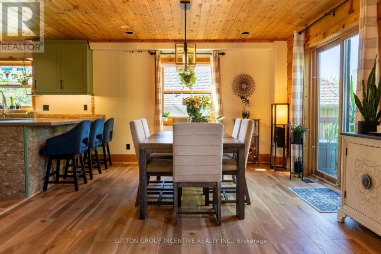 17 BRIDLE PATH, Oro-Medonte (Horseshoe Valley), Ontario, L0L2L0