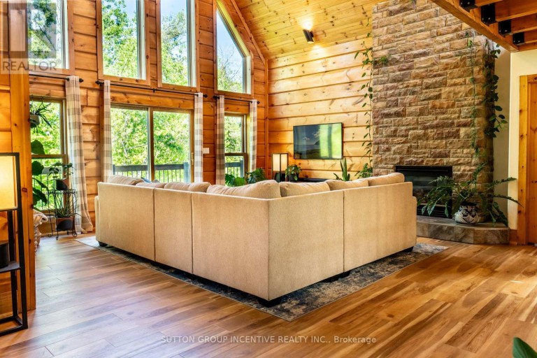 17 BRIDLE PATH, Oro-Medonte (Horseshoe Valley), Ontario, L0L2L0