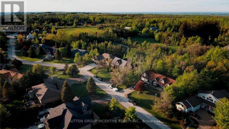 17 BRIDLE PATH, Oro-Medonte (Horseshoe Valley), Ontario, L0L2L0