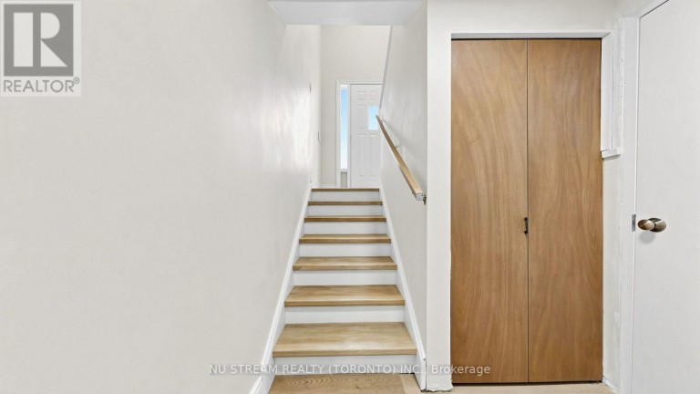 MAIN - 297 TOLL GATE BOULEVARD, Waterloo, Ontario, N2L4M5