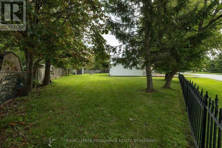 424 MAPLE RIDGE DRIVE, Kingston (South of Taylor-Kidd Blvd), Ontario, K7M5P3