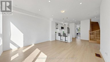 1 - 70 GREEN GARDENS BOULEVARD Toronto (Englemount-Lawrence) Ontario photo 12