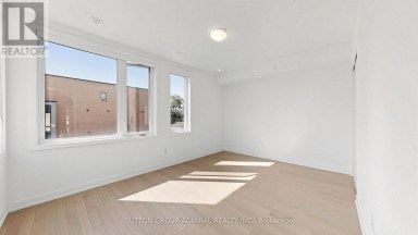 1 - 70 GREEN GARDENS BOULEVARD Toronto (Englemount-Lawrence) Ontario photo 20