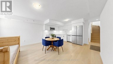 1 - 70 GREEN GARDENS BOULEVARD Toronto (Englemount-Lawrence) Ontario photo 34