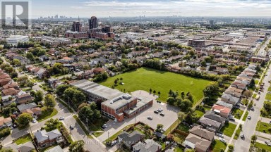 1 - 70 GREEN GARDENS BOULEVARD Toronto (Englemount-Lawrence) Ontario photo 46