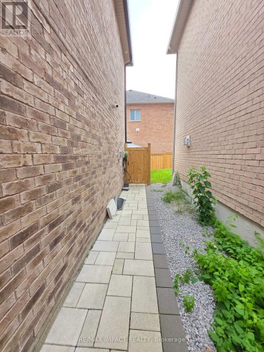 1318 APOLLO STREET, Oshawa (Eastdale), Ontario, L1K3E6