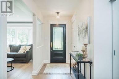 823 LAURIER AVENUE Milton (TM Timberlea) Ontario photo 2