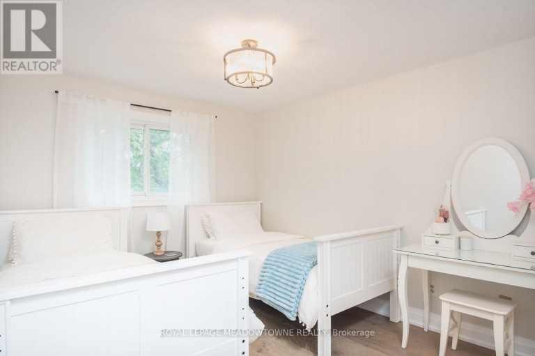 823 LAURIER AVENUE, Milton (TM Timberlea), Ontario, L9T4H4