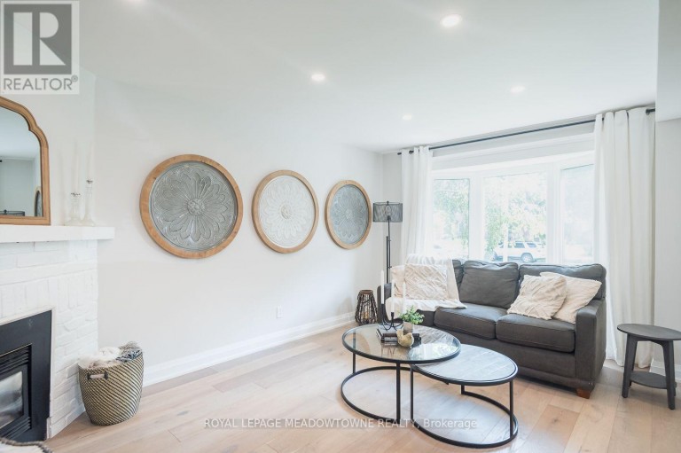 823 LAURIER AVENUE, Milton (TM Timberlea), Ontario, L9T4H4