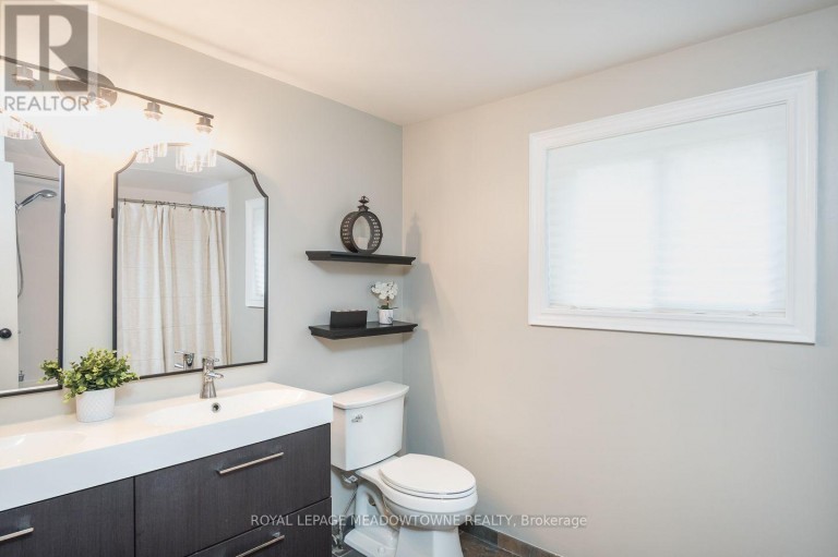 823 LAURIER AVENUE, Milton (TM Timberlea), Ontario, L9T4H4