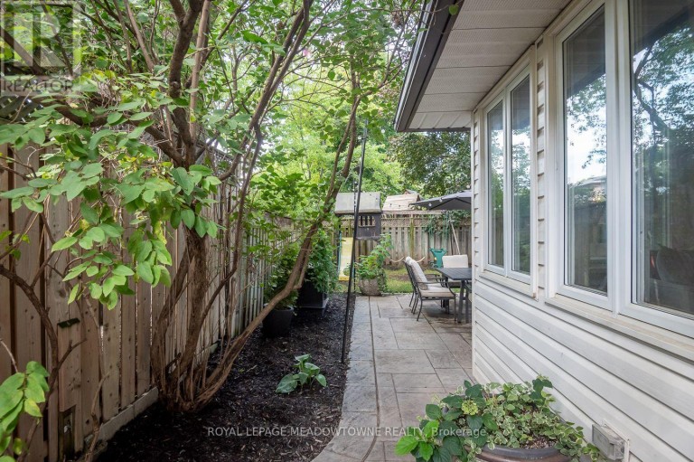 823 LAURIER AVENUE, Milton (TM Timberlea), Ontario, L9T4H4
