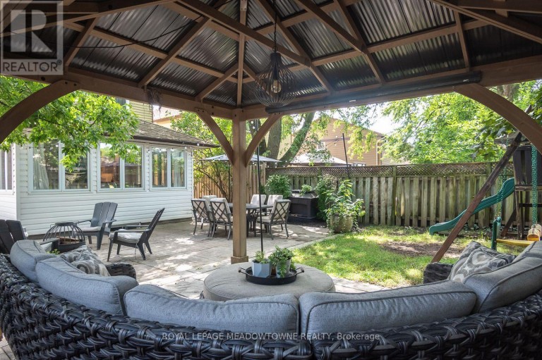 823 LAURIER AVENUE, Milton (TM Timberlea), Ontario, L9T4H4