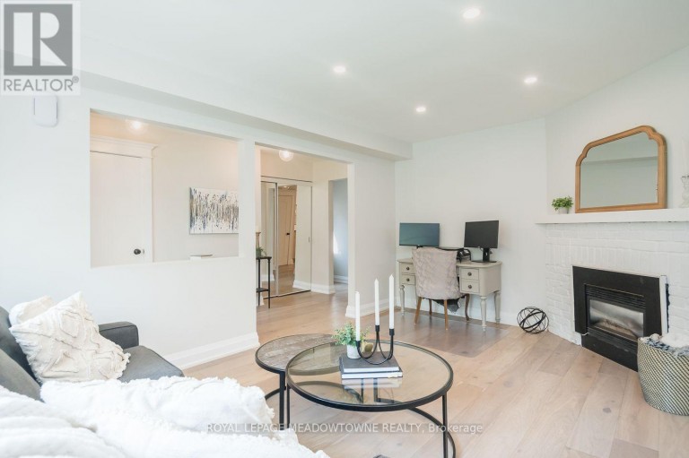 823 LAURIER AVENUE, Milton (TM Timberlea), Ontario, L9T4H4