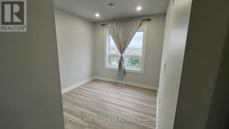 3 - 2 PATRICIA STREET, Thorold (Thorold Downtown), Ontario, L2V3V7