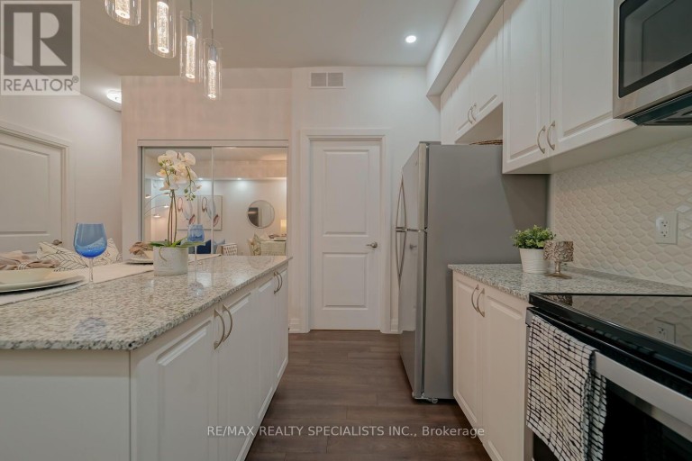 D902 - 5289 HIGHWAY 7, Vaughan (Vaughan Grove), Ontario, L4L0J1