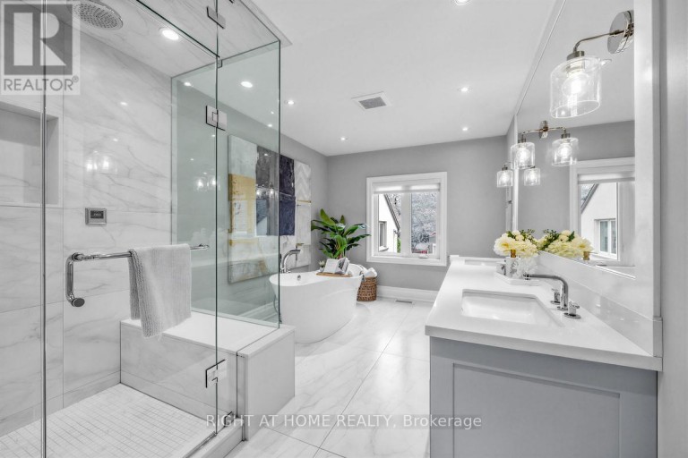 21 AUSTIN TERRACE, Toronto (Casa Loma), Ontario, M5R1Y2