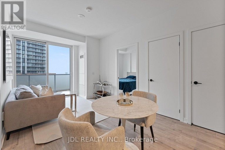 519 - 215 LAKESHORE ROAD W, Mississauga (Port Credit), Ontario, L5H0A7