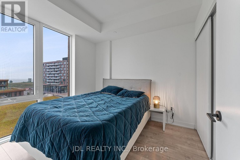 519 - 215 LAKESHORE ROAD W, Mississauga (Port Credit), Ontario, L5H0A7