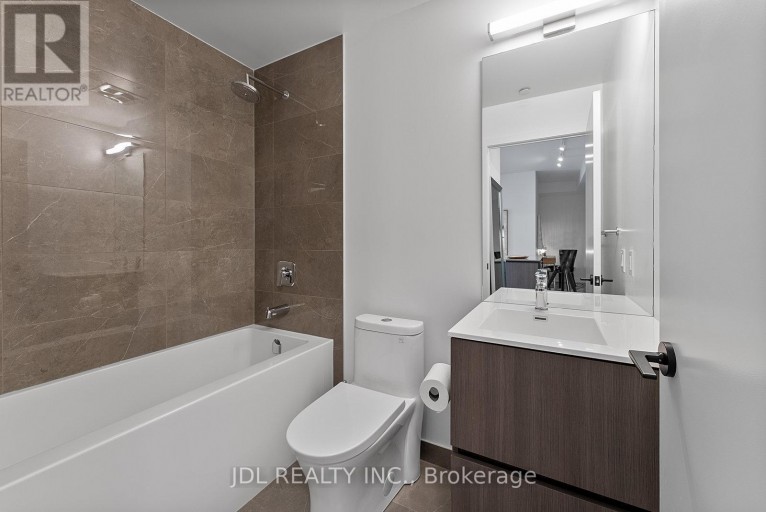 519 - 215 LAKESHORE ROAD W, Mississauga (Port Credit), Ontario, L5H0A7