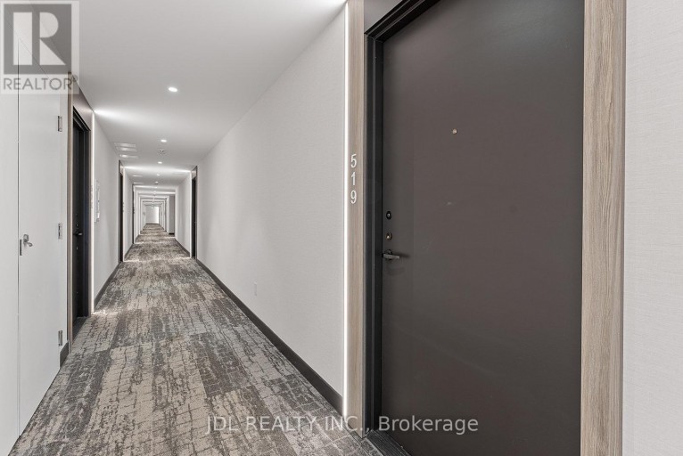 519 - 215 LAKESHORE ROAD W, Mississauga (Port Credit), Ontario, L5H0A7