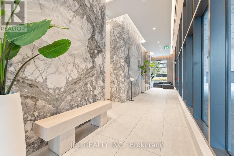 519 - 215 LAKESHORE ROAD W, Mississauga (Port Credit), Ontario, L5H0A7