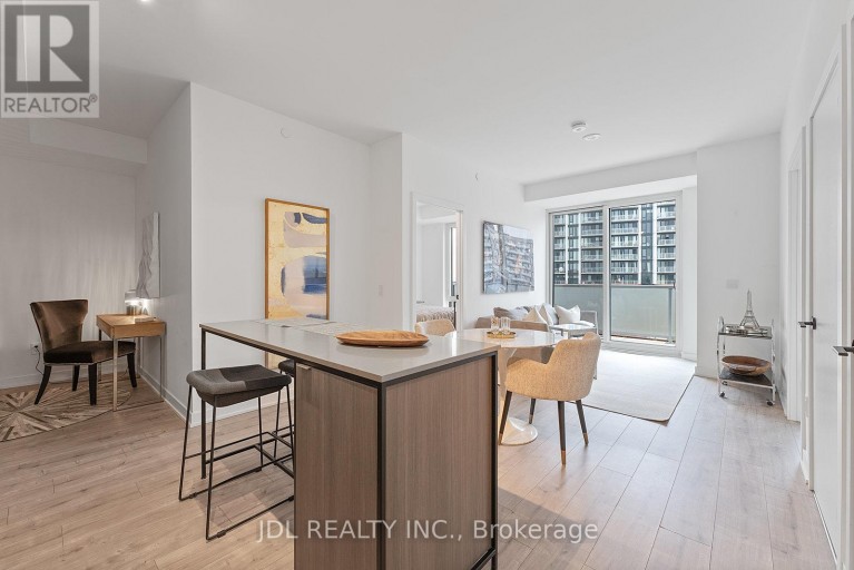 519 - 215 LAKESHORE ROAD W, Mississauga (Port Credit), Ontario, L5H0A7