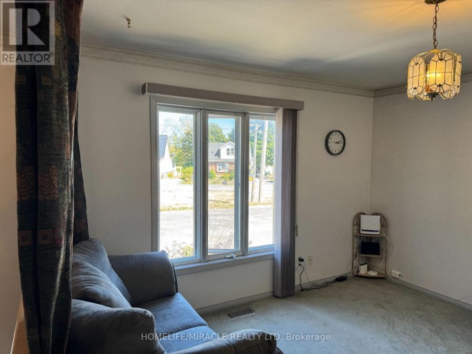 40 ST CHARLES STREET, Belleville (Belleville Ward), Ontario, K8P2V8