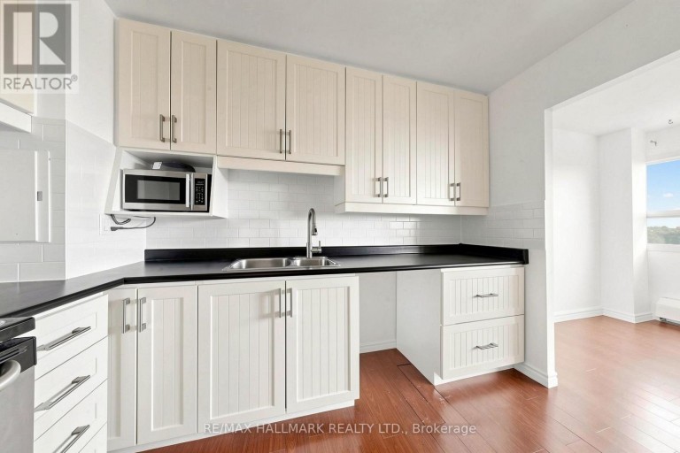 1512 - 100 LEEWARD GLENWAY, Toronto (Flemingdon Park), Ontario, M3C2Z1
