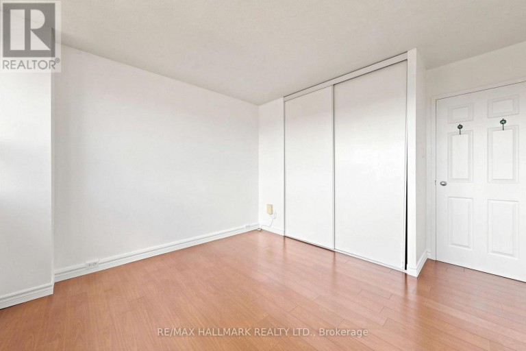 1512 - 100 LEEWARD GLENWAY, Toronto (Flemingdon Park), Ontario, M3C2Z1