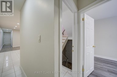 427 LESLIE STREET Toronto (South Riverdale) Ontario photo 11