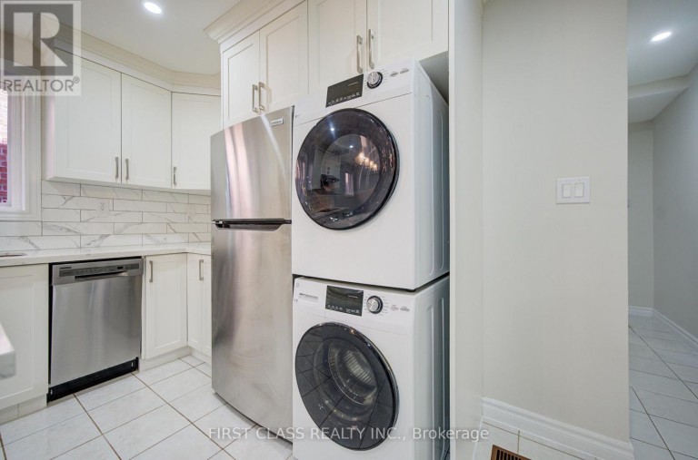 427 LESLIE STREET, Toronto (South Riverdale), Ontario, M4M3E3