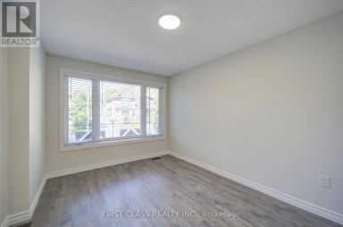 427 LESLIE STREET Toronto (South Riverdale) Ontario photo 3