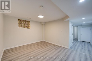 427 LESLIE STREET Toronto (South Riverdale) Ontario photo 37
