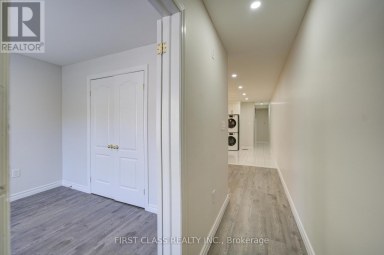 427 LESLIE STREET Toronto (South Riverdale) Ontario photo 4