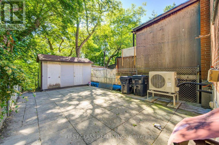 427 LESLIE STREET, Toronto (South Riverdale), Ontario, M4M3E3