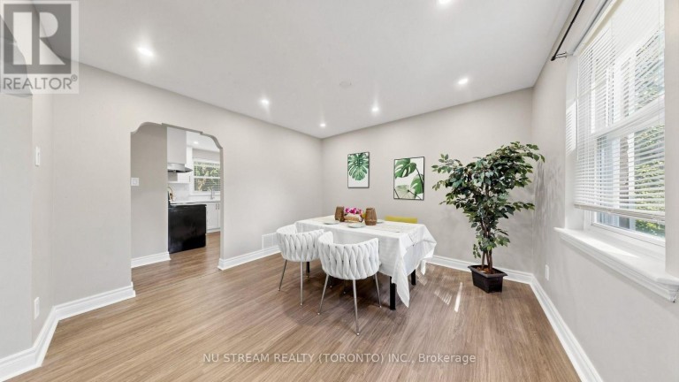 226 OAKRIDGE DRIVE, Toronto (Cliffcrest), Ontario, M1M2B3