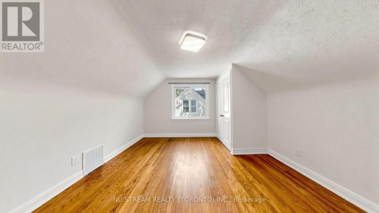 226 OAKRIDGE DRIVE, Toronto (Cliffcrest), Ontario, M1M2B3