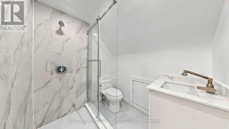 226 OAKRIDGE DRIVE, Toronto (Cliffcrest), Ontario, M1M2B3