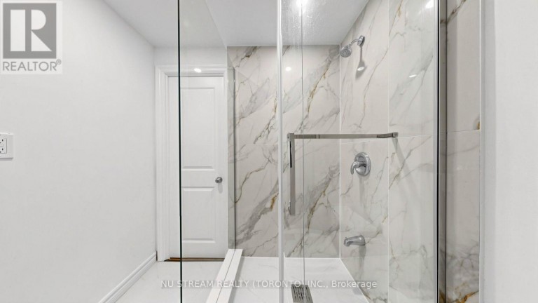 226 OAKRIDGE DRIVE, Toronto (Cliffcrest), Ontario, M1M2B3