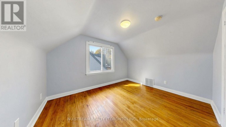 226 OAKRIDGE DRIVE, Toronto (Cliffcrest), Ontario, M1M2B3