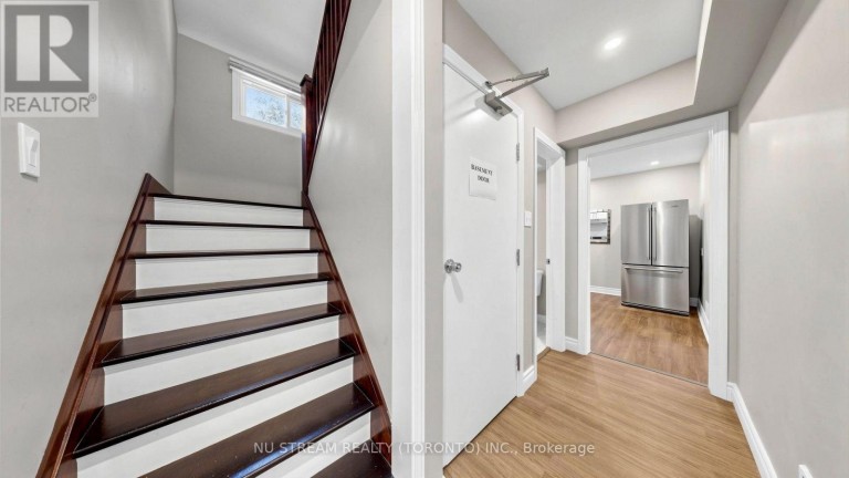 226 OAKRIDGE DRIVE, Toronto (Cliffcrest), Ontario, M1M2B3