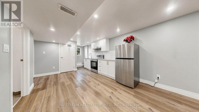226 OAKRIDGE DRIVE, Toronto (Cliffcrest), Ontario, M1M2B3