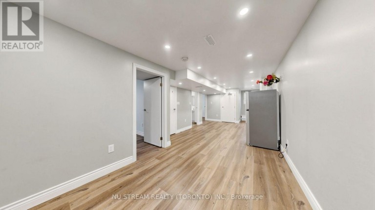 226 OAKRIDGE DRIVE, Toronto (Cliffcrest), Ontario, M1M2B3