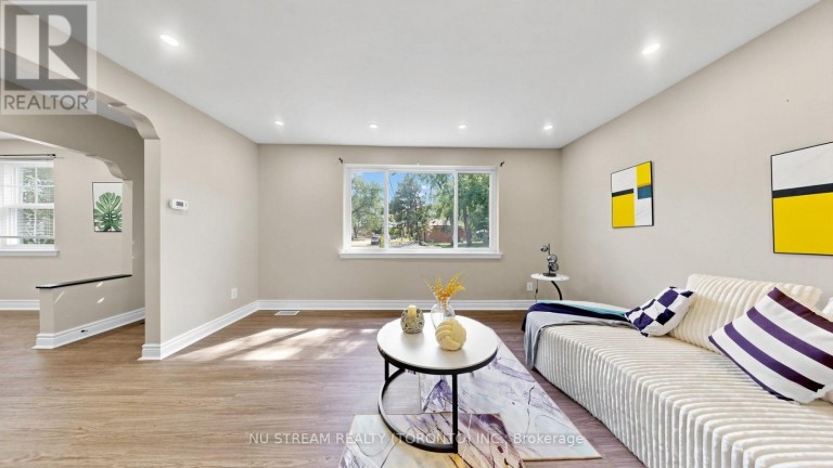 226 OAKRIDGE DRIVE, Toronto (Cliffcrest), Ontario, M1M2B3