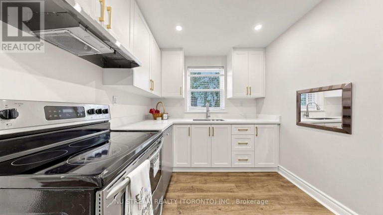 226 OAKRIDGE DRIVE, Toronto (Cliffcrest), Ontario, M1M2B3