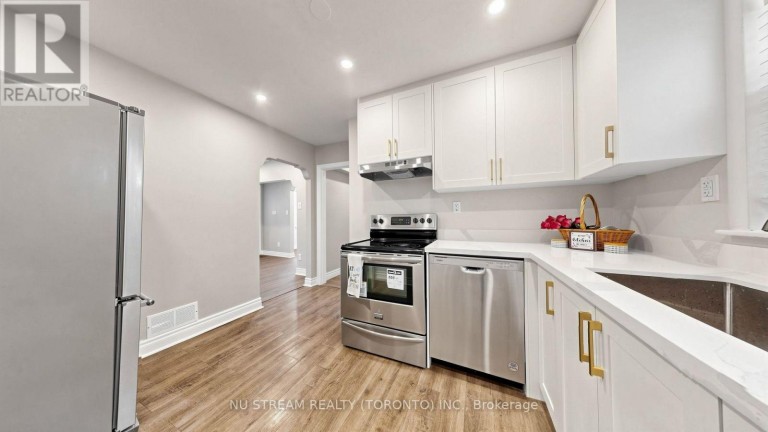 226 OAKRIDGE DRIVE, Toronto (Cliffcrest), Ontario, M1M2B3