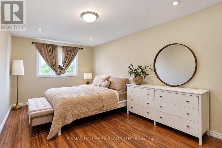 648 MOSSBANK COURT, Newmarket (Huron Heights-Leslie Valley), Ontario, L3Y3B1