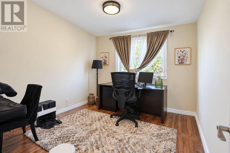 648 MOSSBANK COURT, Newmarket (Huron Heights-Leslie Valley), Ontario, L3Y3B1